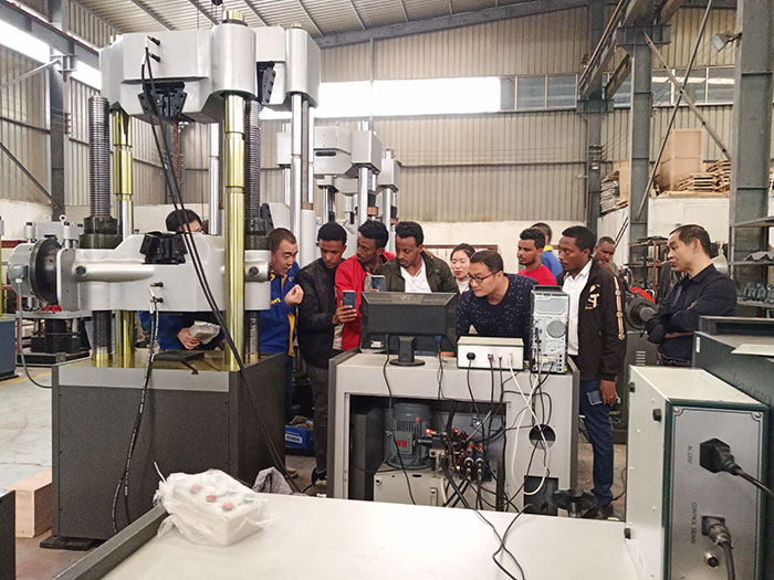 济南91香蕉视频在线国外客户到厂验收试验机设备