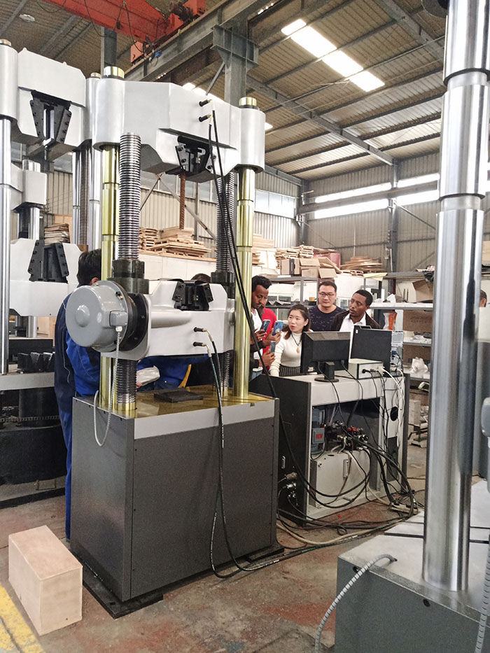 济南91香蕉视频在线国外客户到厂验收试验机设备